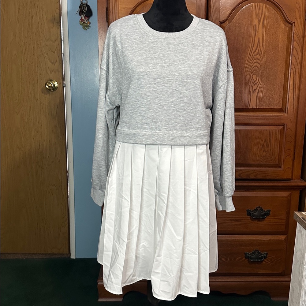 NWT sweatshirt oversized pleated dress gray and white - Picture 2 of 5